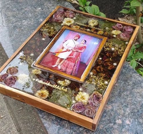 resin-wedding-garland-photo-frame-500x500