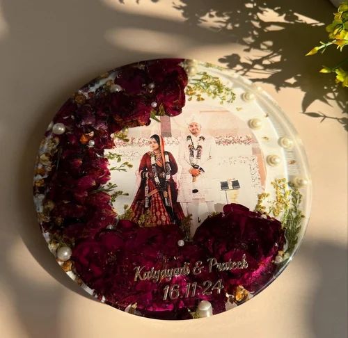 varmala-preservation-epoxy-resin-photo-frame-500x500